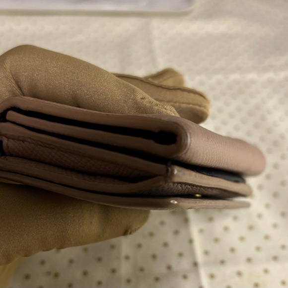 BALENCIAGA Compact leather wallet. - Picture 15 of 16